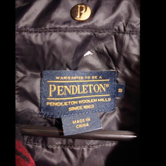 Pendleton NWOT Red Buffalo Check Hooded Vest - Picture 6 of 6